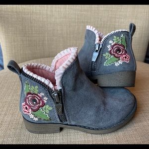 Toddler size 8 boots